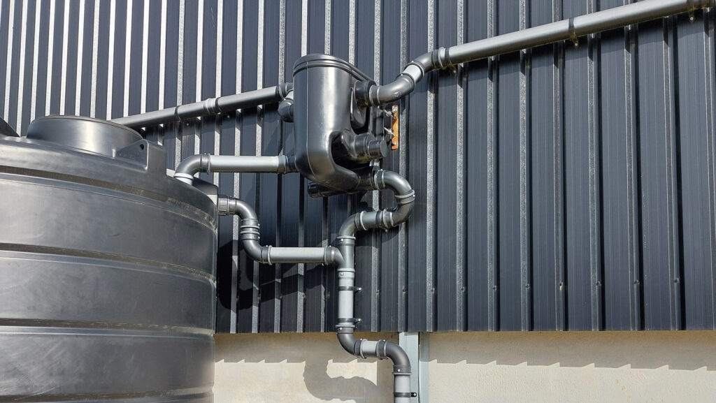 Water tank with filter and adaptor