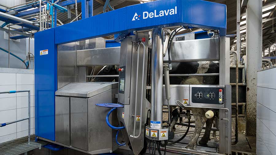 Robot milker