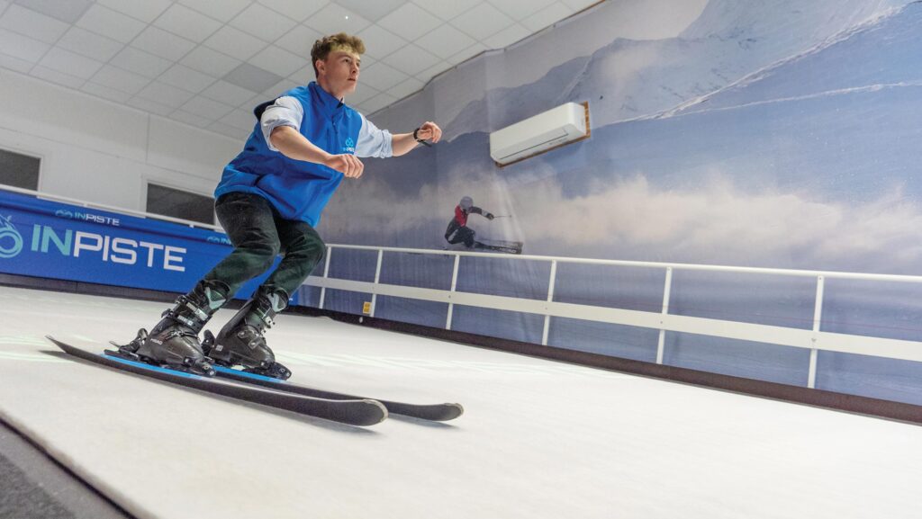 The Infinity Piste SkiMachine at InPiste indoor ski centre © InPiste