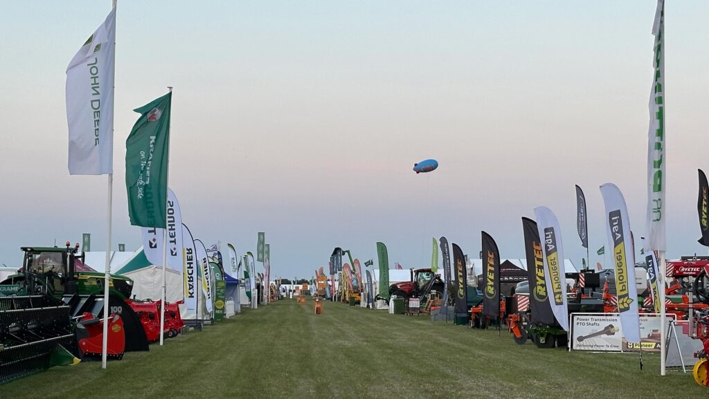 Wardy's Waffles blimp flying away