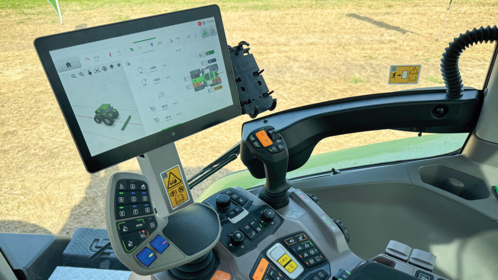 Deutz-Fahr 8340 tractor armrest controls