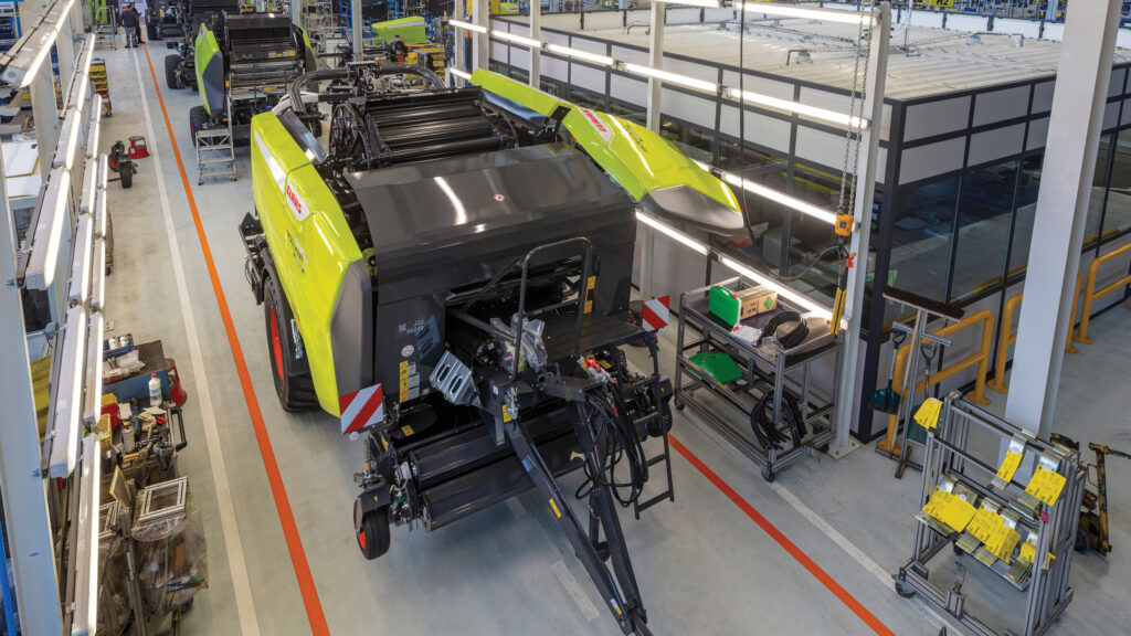 Claas balers and baler-wrappers on the Metz-Woippy plant assembly line © Claas