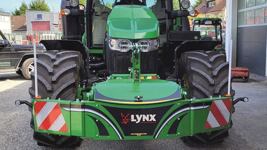 Lynx tractor