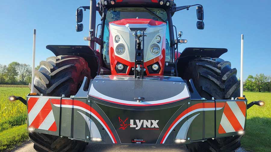 Lynx tractor