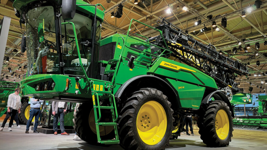 John Deere 340M sprayer © MAG/Oliver Mark