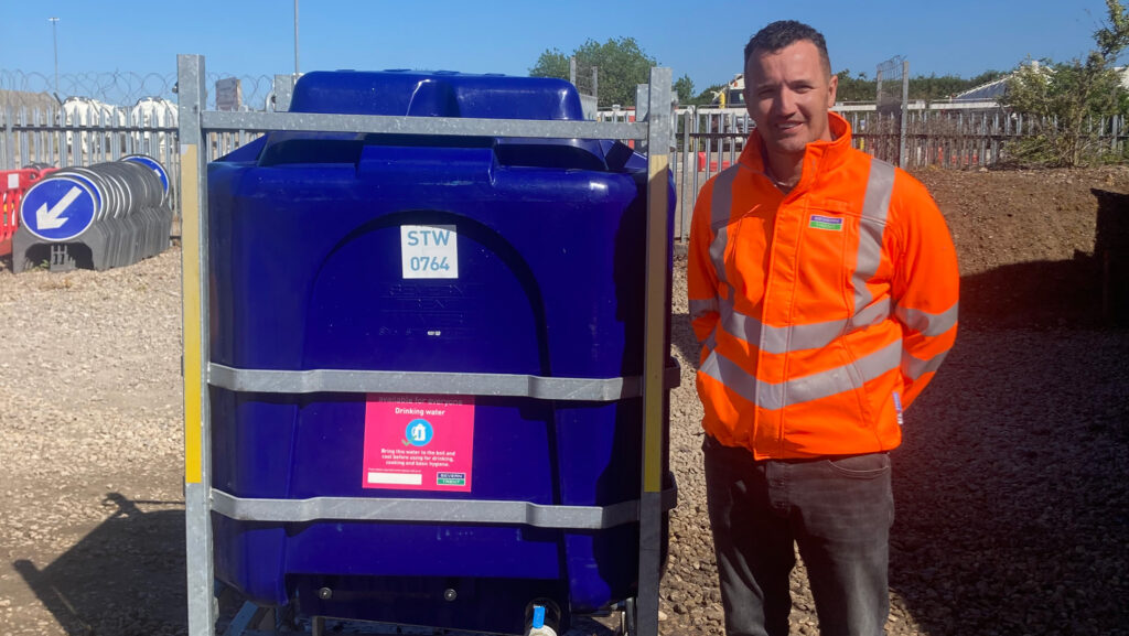 Kevin Hatch with water bowser © Severn Trent
