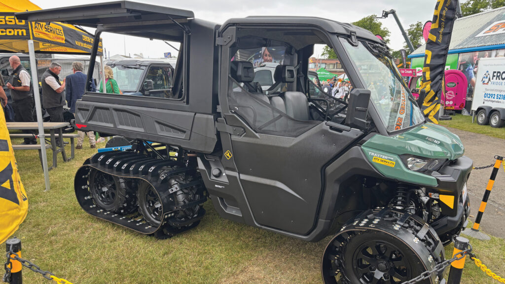 Can-Am Traxter 6x6 over-wheel tracks