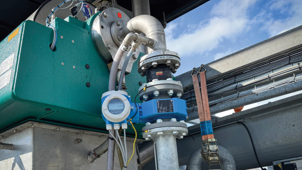 Flow meter on the centrifuge