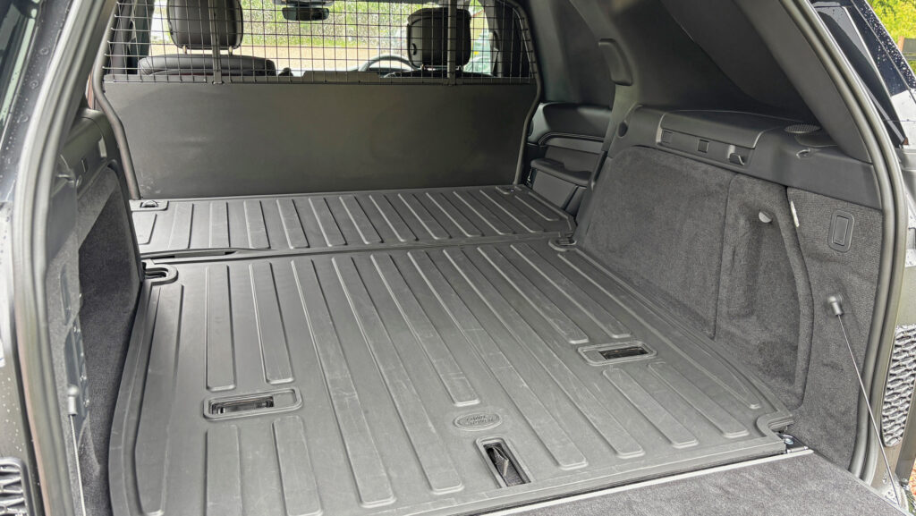 Land Rover Discovery load area