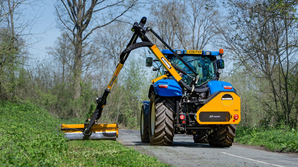 Top-spec mid-range McConnel with telescopic side reach and variable forward reach © McConnel