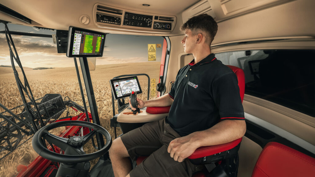Machine and harvesting data can now be shown across two displays © Case IH