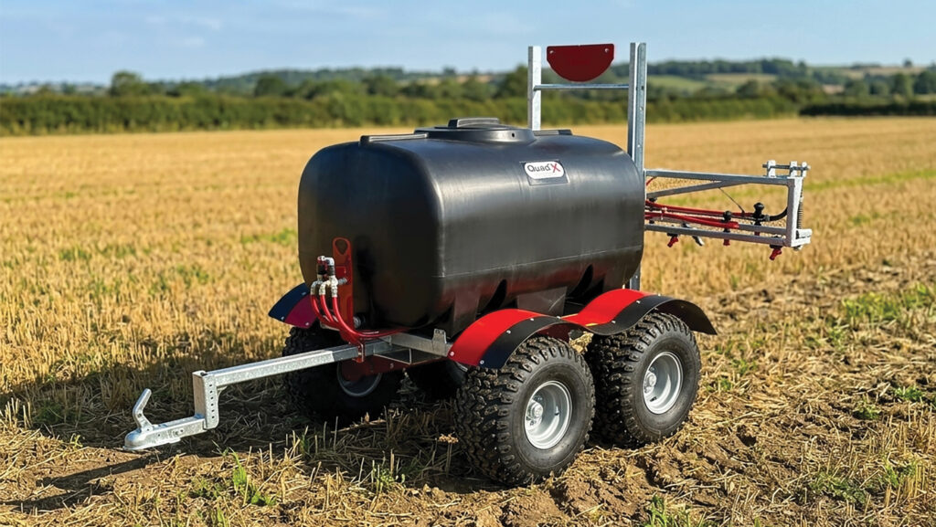 Quad-X 700-litre spray and fertiliser applicator © Quad-X