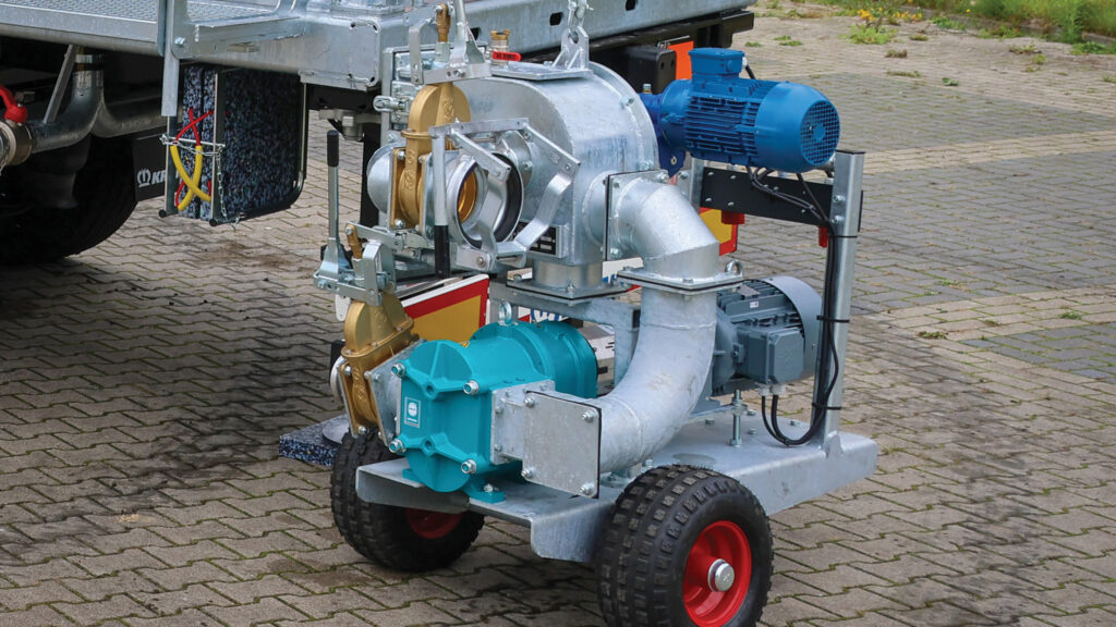 Satellite pump on the centrifuge
