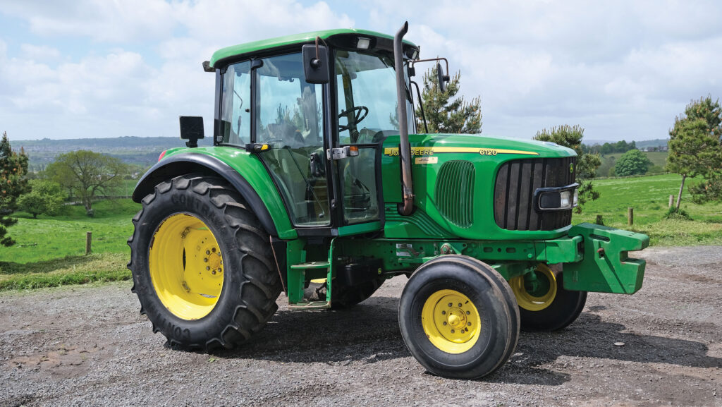 John Deere 6120
