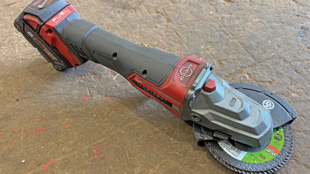 Low-profile angle grinder 