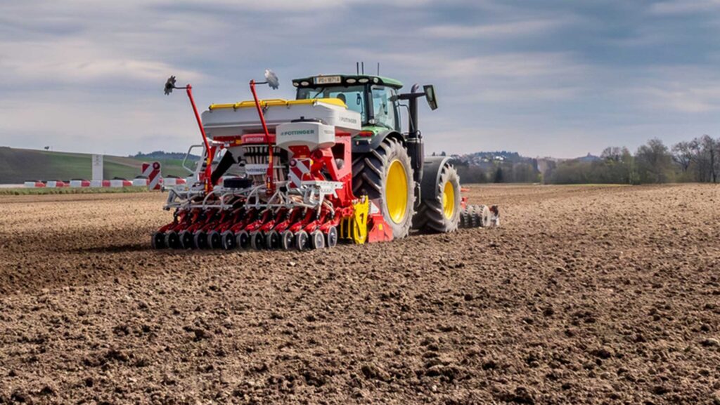 Upgraded Aerosem M with the new divided hopper and small-seed sowing kit © Pottinger