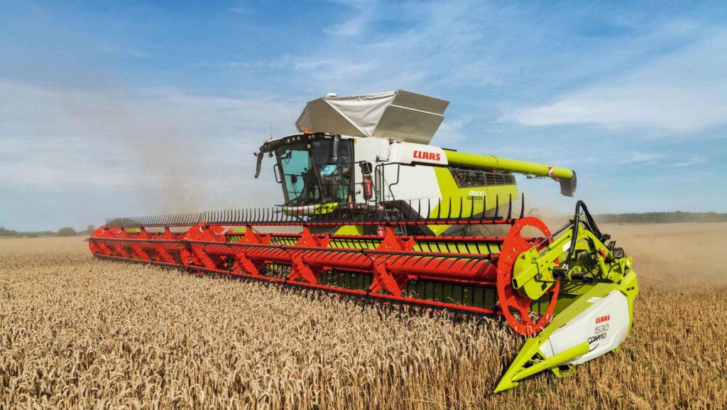 Lexion 8900 with 15.3m Convio Flex header