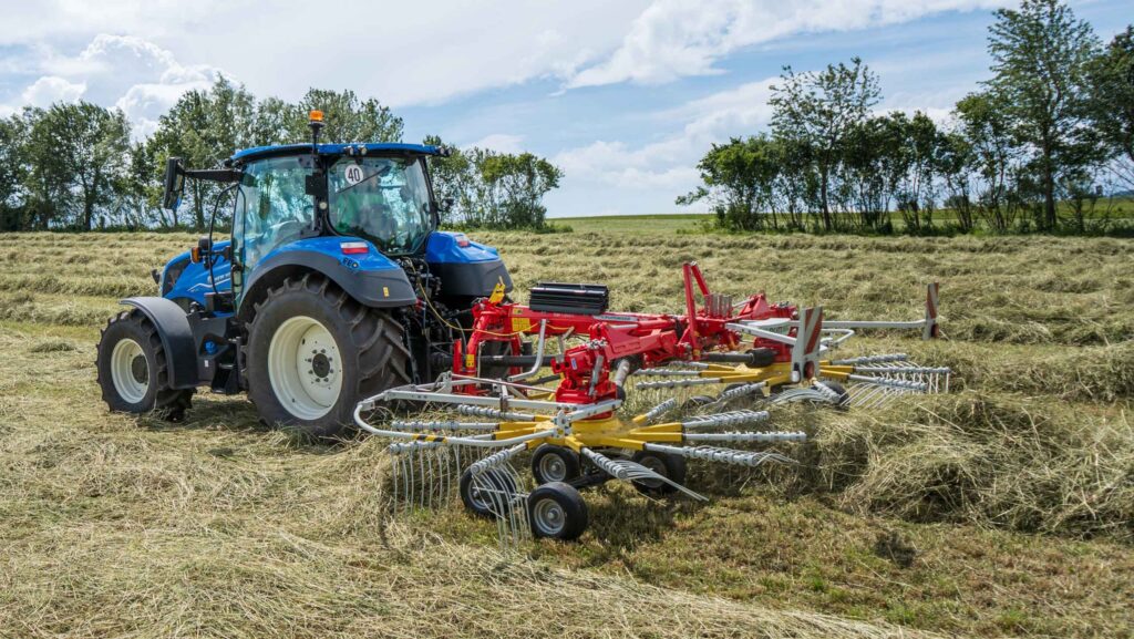 Pottinger’s trailing Top V 6520 C tractor-mounted rake © Pottinger