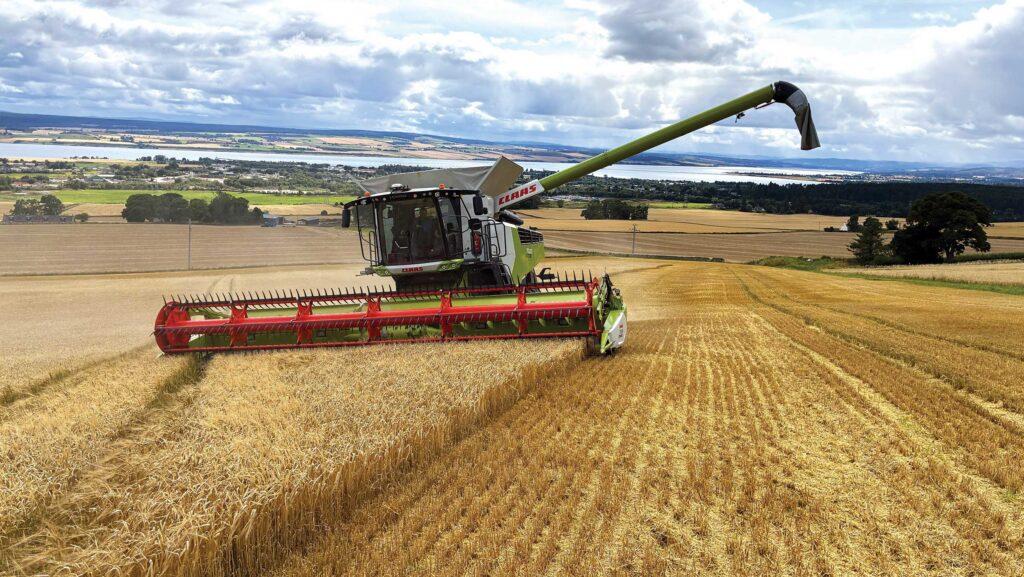 Combine harvesting in Scotland © Rognvald Bews