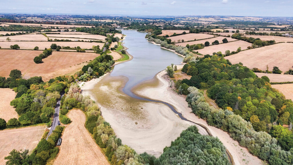 Drought-stricken farmland © Graham Hunt/Alamy Stock Photo