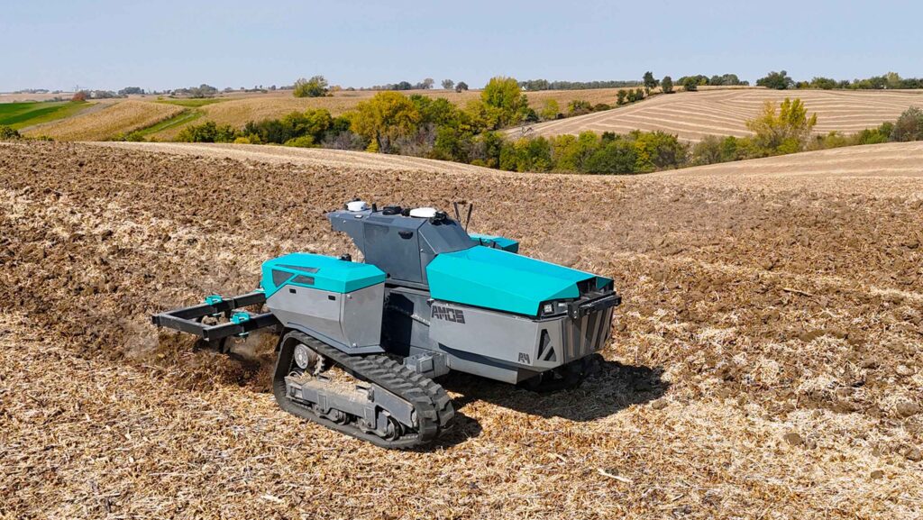 Amos Power’s self-driving tractor guided by FarmX Perceptive Navigation © Amos Power