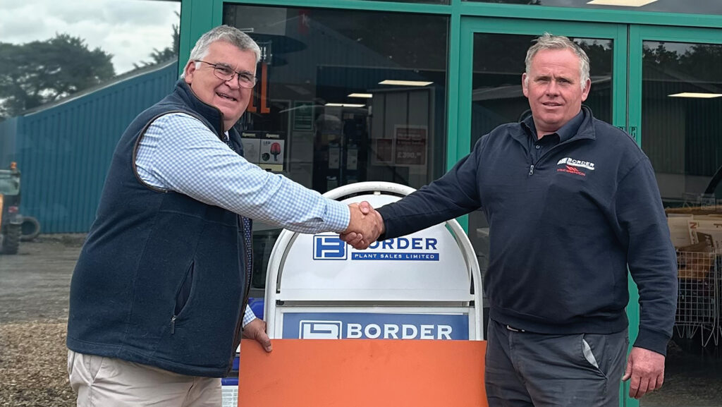 Nigel Watson (left) of Tafe importer Comvex with Border Plant’s Stephen Lowe