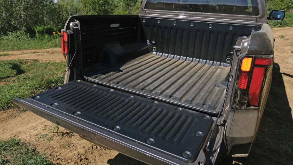 KGM Musso pickup load bed