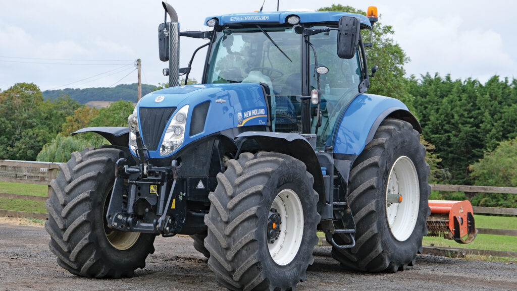 New Holland T7