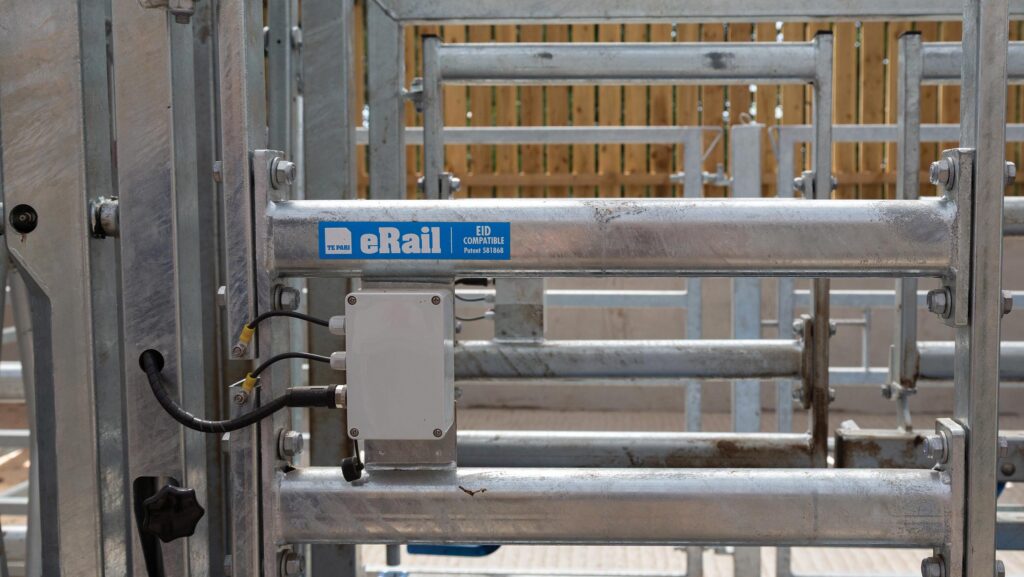 Integrated eRail tag reader