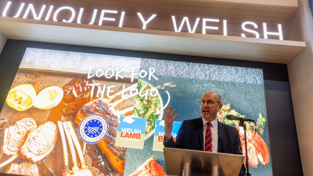 Cabinet minister Llyr Gruffydd at Sial