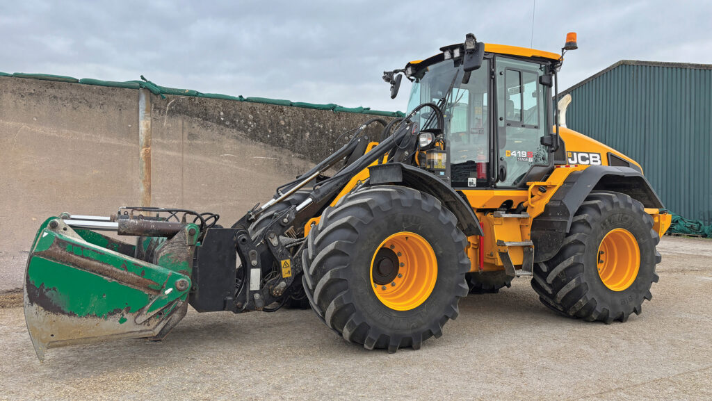 JCB 419S tractor