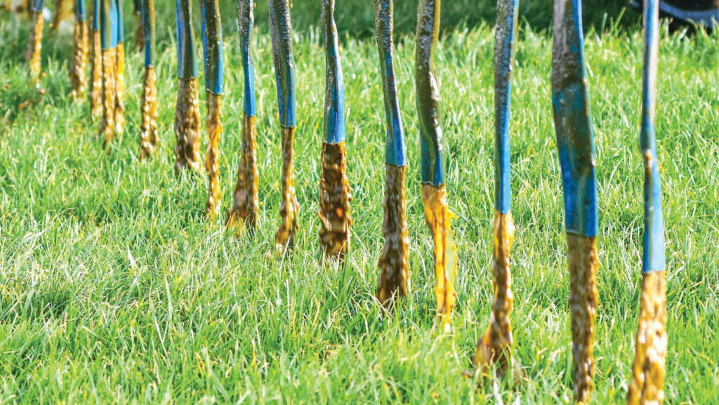 Umbilical pipes for slurry application
