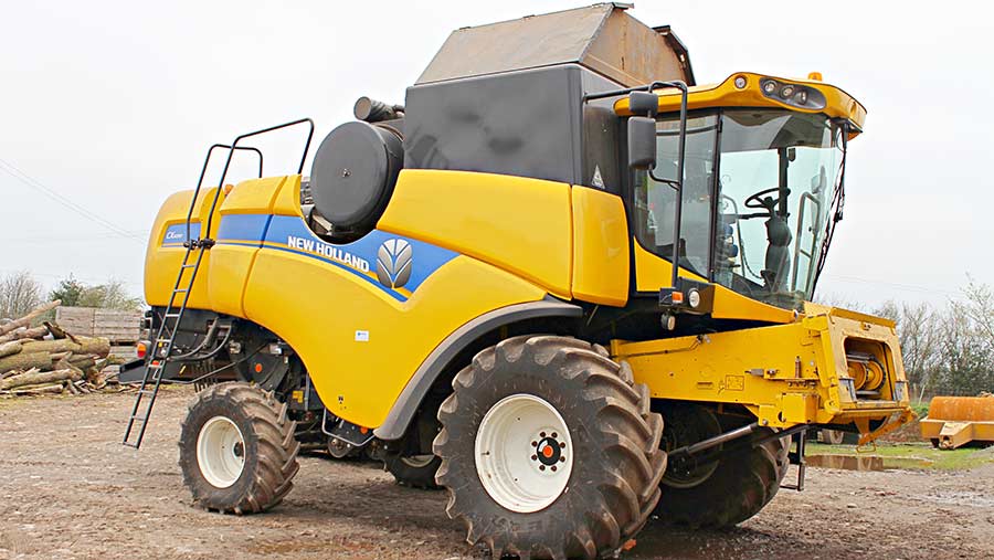 A New Holland CX5090