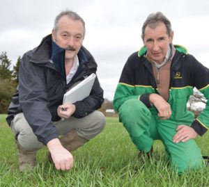 Iain Hamilton (left) and grower Trevor Taylor