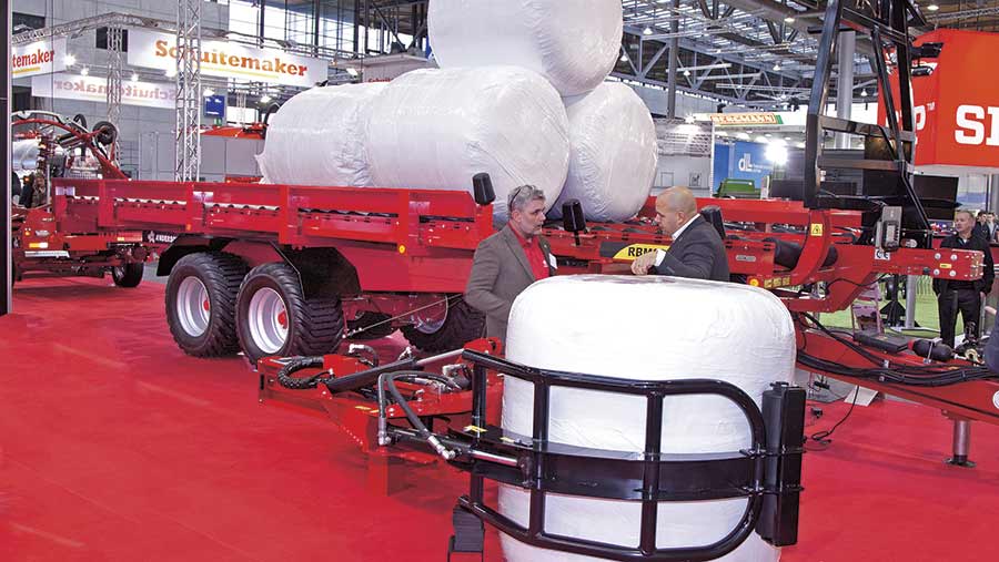 Anderson round bale chaser