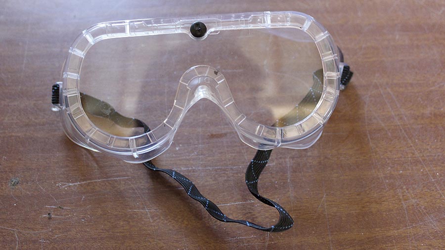 Correct workshop goggles