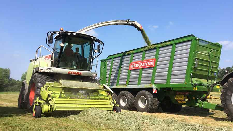 Loading a Bergmann trailer