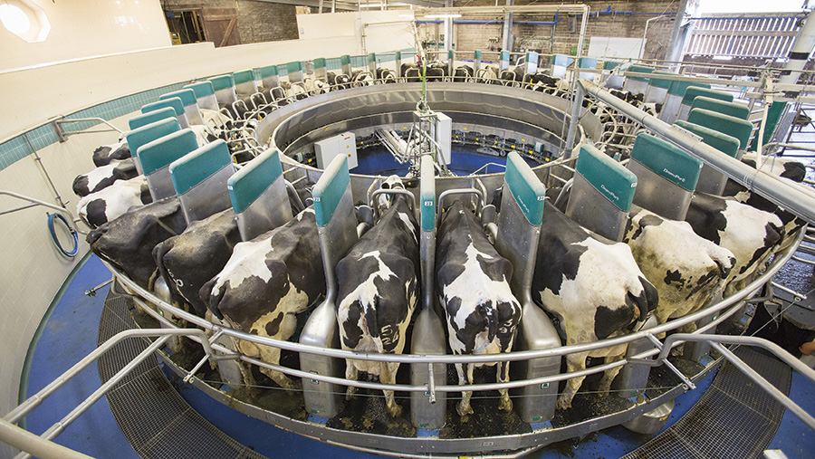 Inside the UK’s first robotic rotary parlour - Farmers Weekly