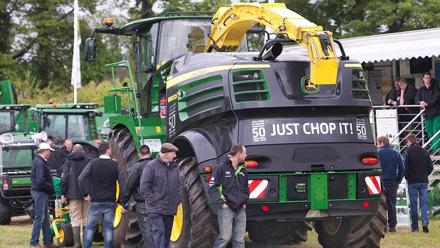 John Deere 8800i self-propelled forage harvester