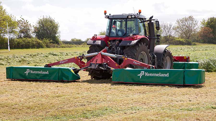 Kverneland butterfly mowers