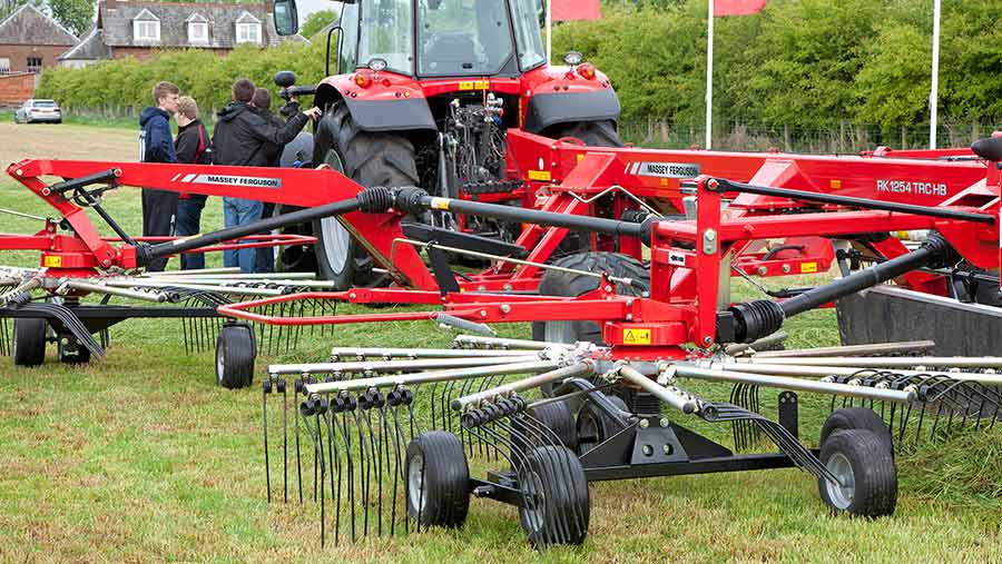 Massey Ferguson rakes 