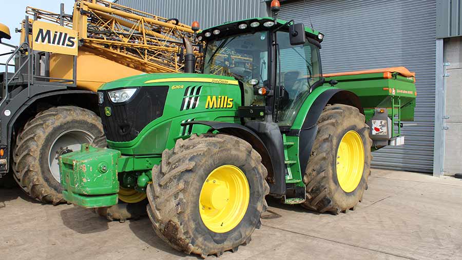 John Deere 6210R