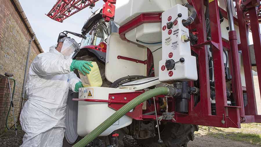 filling sprayer tank