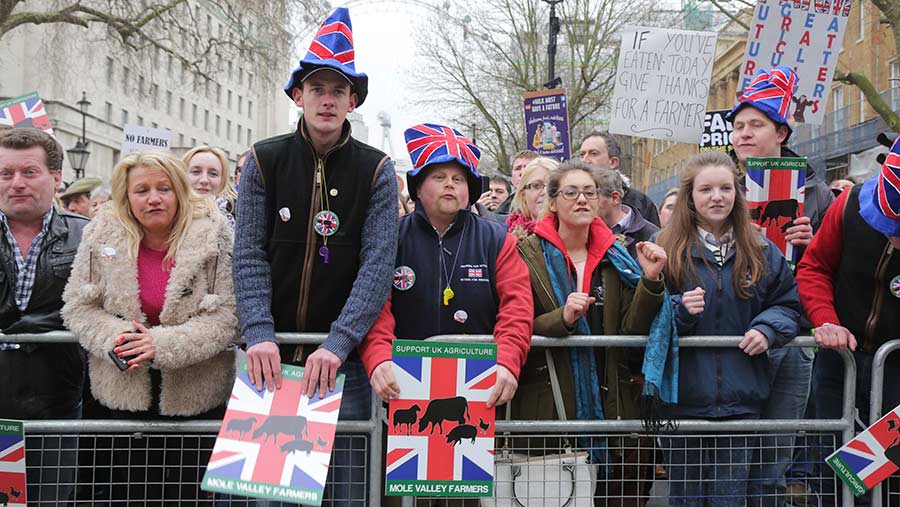 Spectators at the march © Tim Scrivener