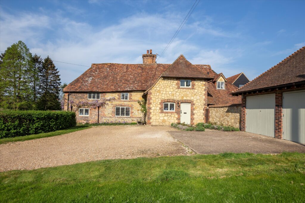Barhatch Lane, Cranleigh, Surrey, GU6 Property