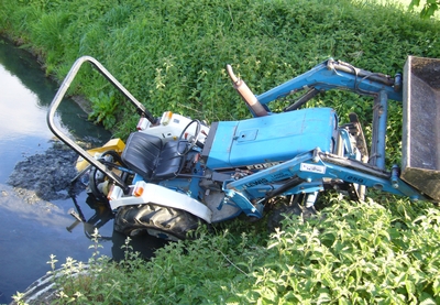 nini ford in ditch1