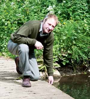 Poll suggests 'thumbs up' for watercourse buffer strips - Farmers Weekly