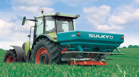 Sulky spreader compensates the influence of driving wind - Future Farming