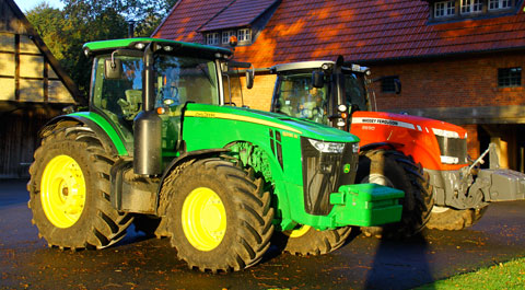  John Deere 8335R