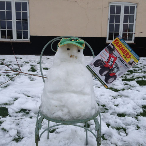 Snowman reading FW